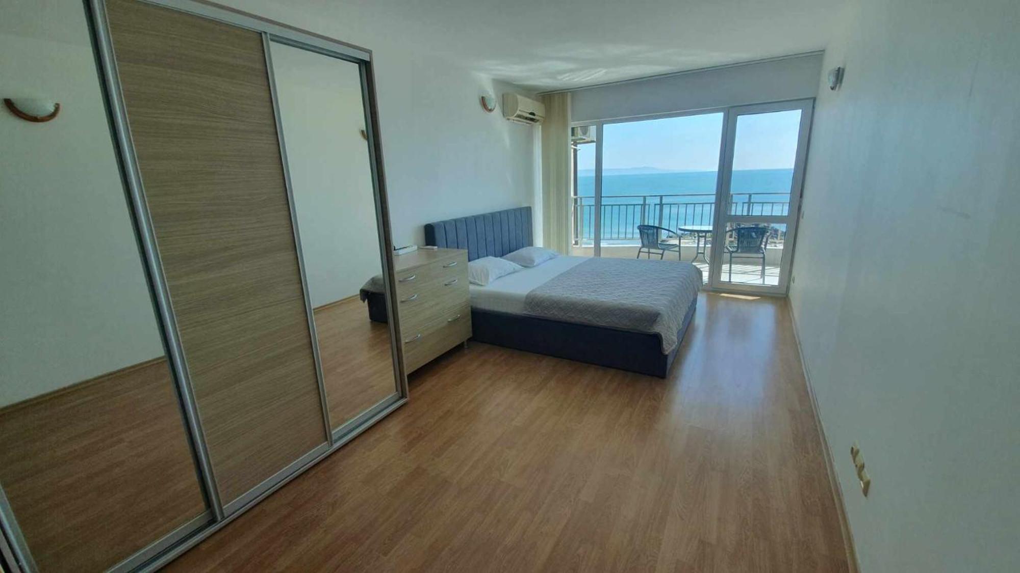 Seaview Apartament *
