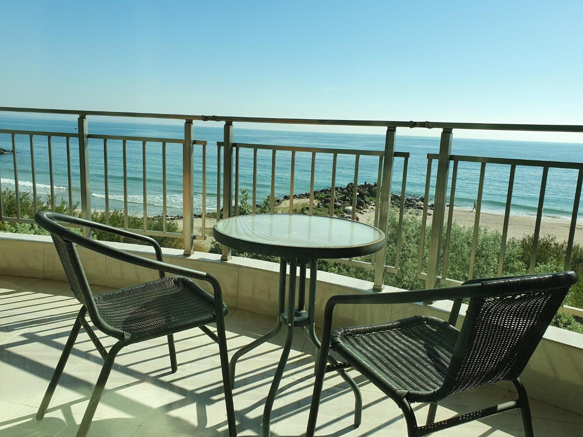 Seaview Apartament *